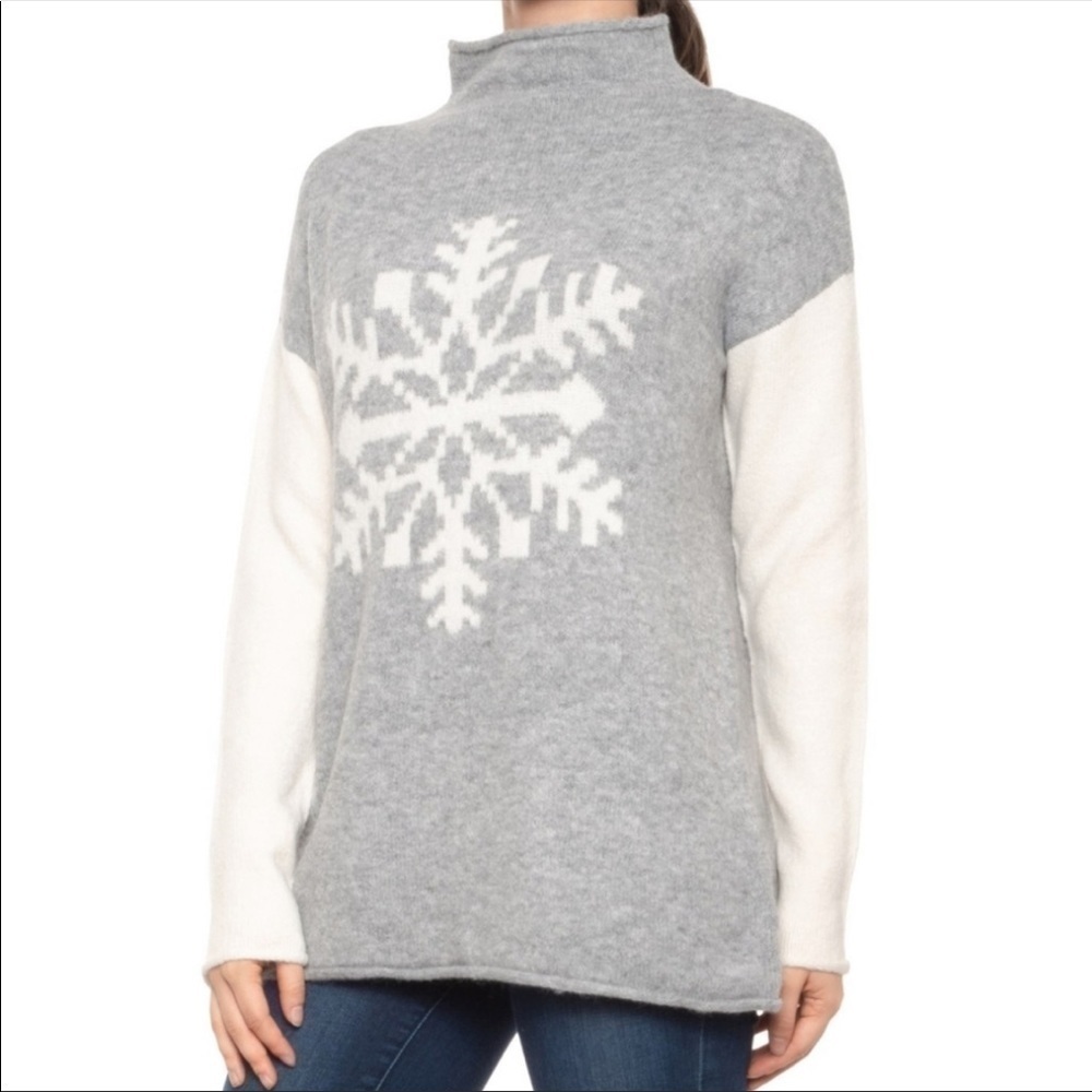 NWOT Cupcakes & Cashmere Grey SnowflakeMock Neck Sweater